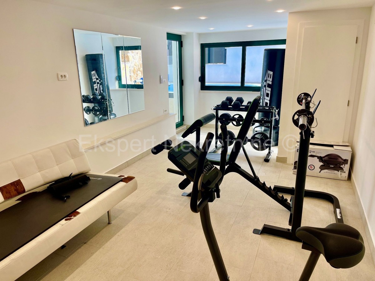 Ciovo, Okrug, luxury villa 390 m2 with swimming pool and open sea view