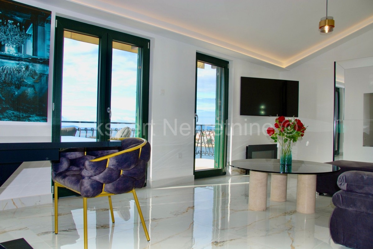 Ciovo, Okrug, luxury villa 390 m2 with swimming pool and open sea view