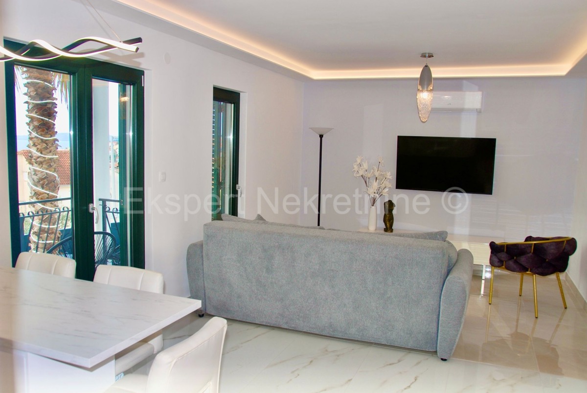 Ciovo, Okrug, luxury villa 390 m2 with swimming pool and open sea view