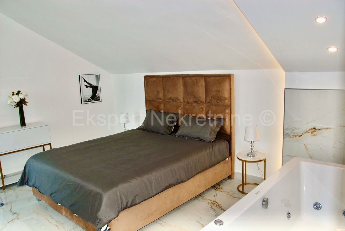 Ciovo, Okrug, luxury villa 390 m2 with swimming pool and open sea view