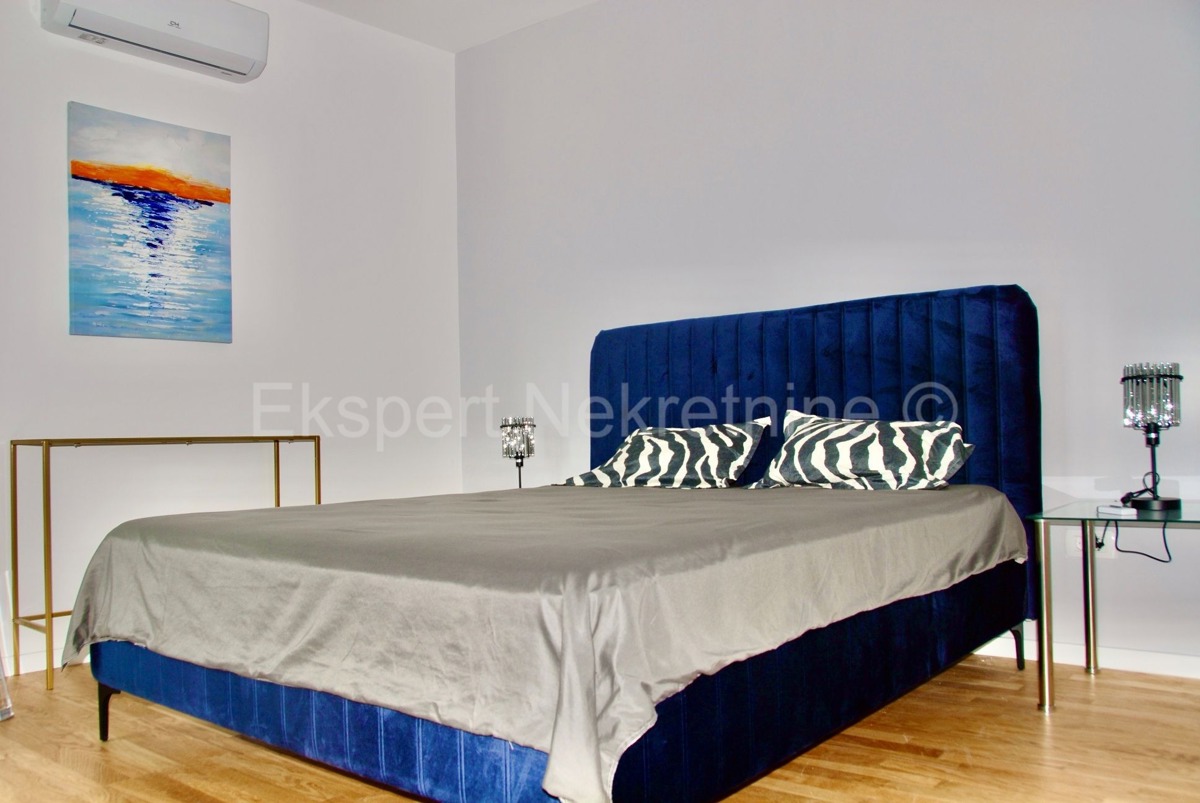 Ciovo, Okrug, luxury villa 390 m2 with swimming pool and open sea view