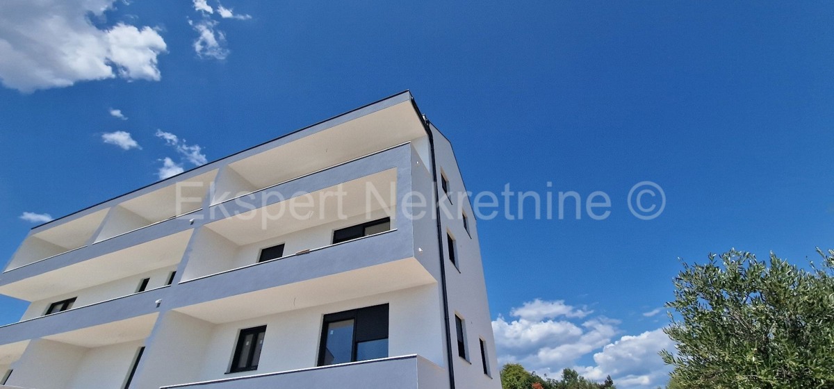 Trogir, Saldun, 2-bedroom duplex apartment 82 m2, new building, sea view