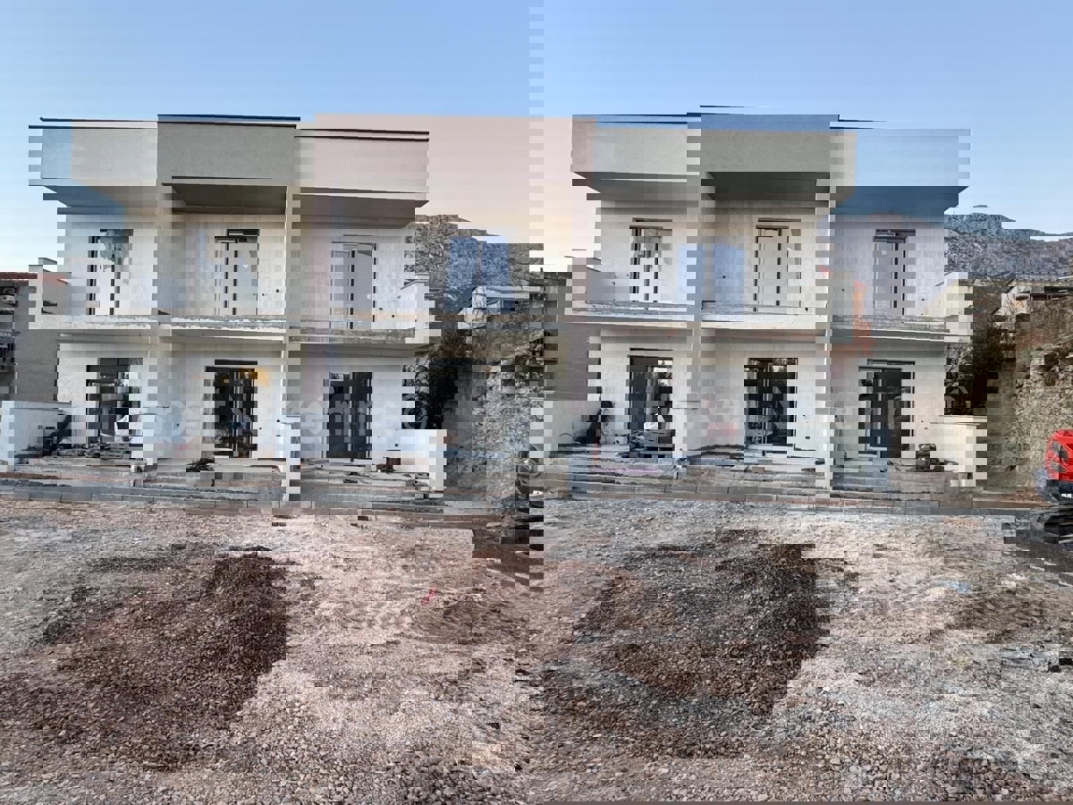 K. Gomilica, appartamento di 2 locali (casa) su due piani 105m2 con ingresso separato, vista