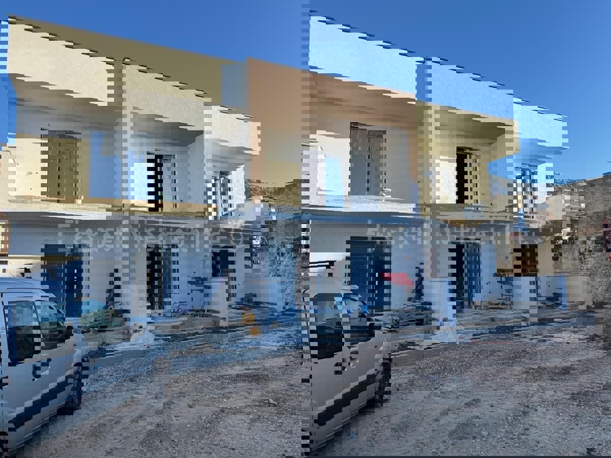K. Gomilica, appartamento di 2 locali (casa) su due piani 105m2 con ingresso separato, vista