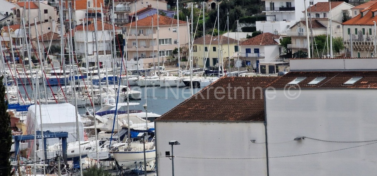 Marina, building land 974 m2, close to the center, electricity, water, asphalt road