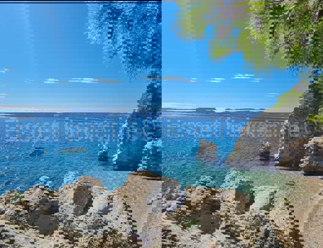 Omiš, Pisak, casa indipendente a due piani con piscina 200m2, 1a fila dal mare