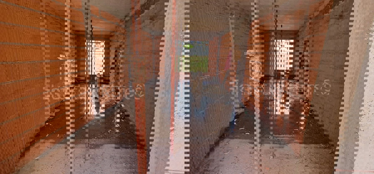 Trogir, 1-bedroom apartment 51 m2, 1st floor, large loggia, new building, top location