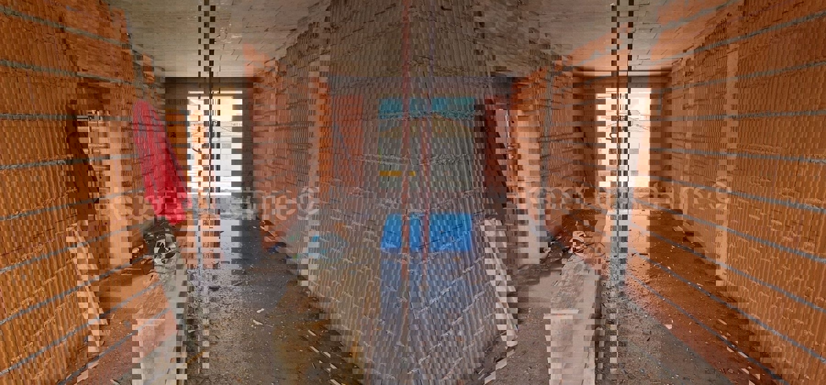 Trogir, 1-bedroom apartment 51 m2, 1st floor, large loggia, new building, top location