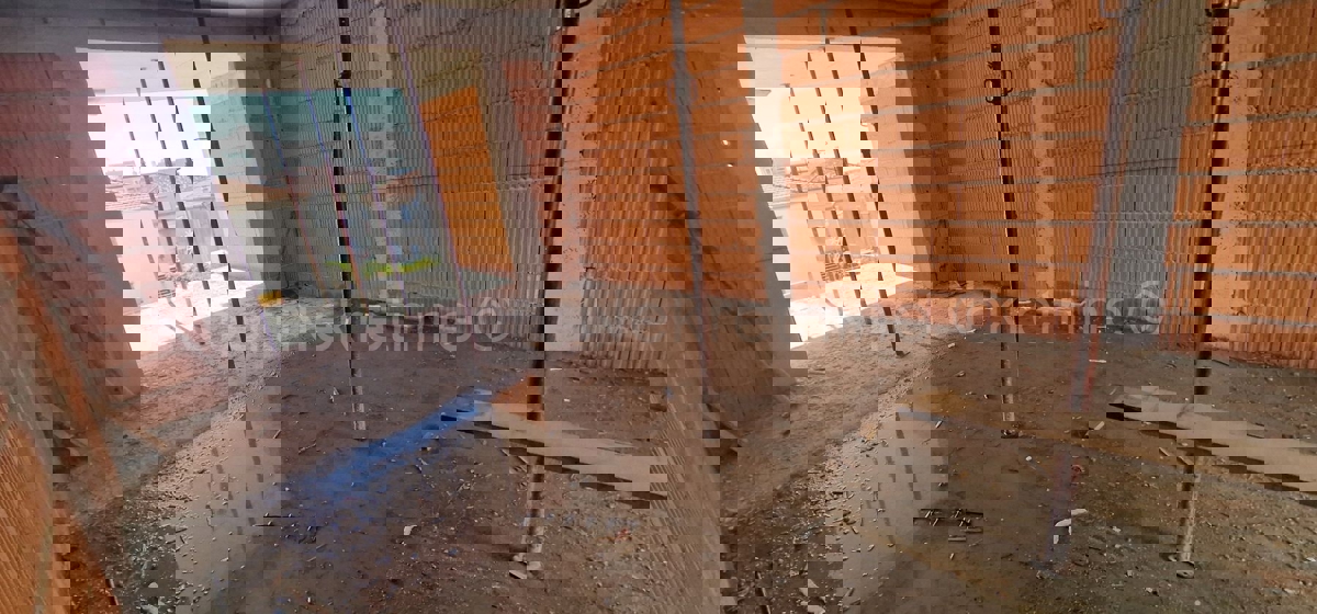 Trogir, 1-bedroom apartment 51 m2, 1st floor, large loggia, new building, top location