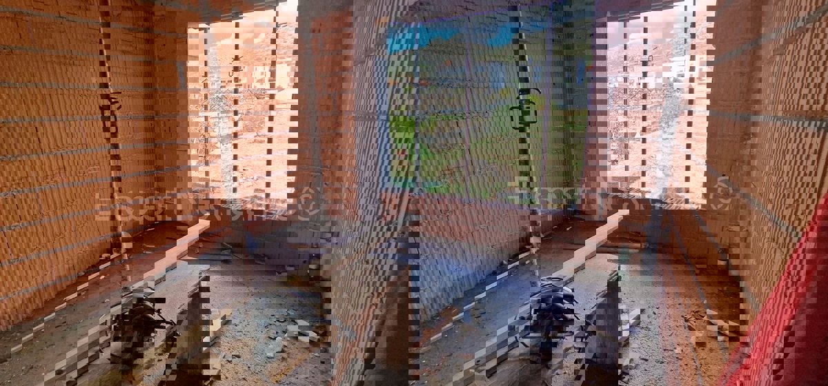 Trogir, 1-bedroom apartment 51 m2, 1st floor, large loggia, new building, top location