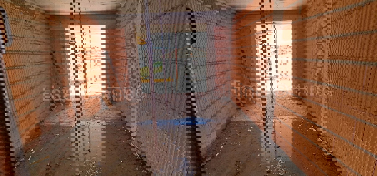 Trogir, 1-bedroom apartment 51 m2, 1st floor, large loggia, new building, top location