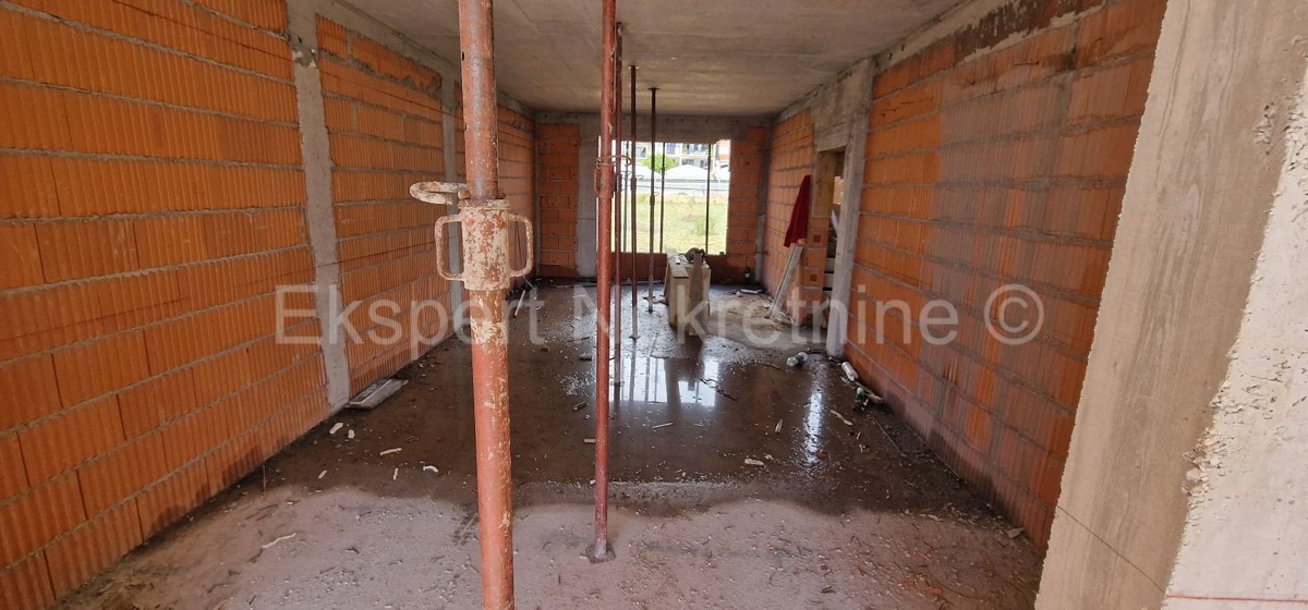 Trogir, 1-bedroom apartment 51 m2, 1st floor, large loggia, new building, top location