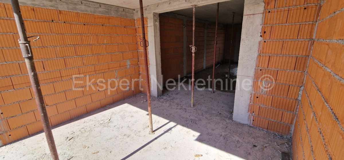 Trogir, 1-bedroom apartment 51 m2, 1st floor, large loggia, new building, top location