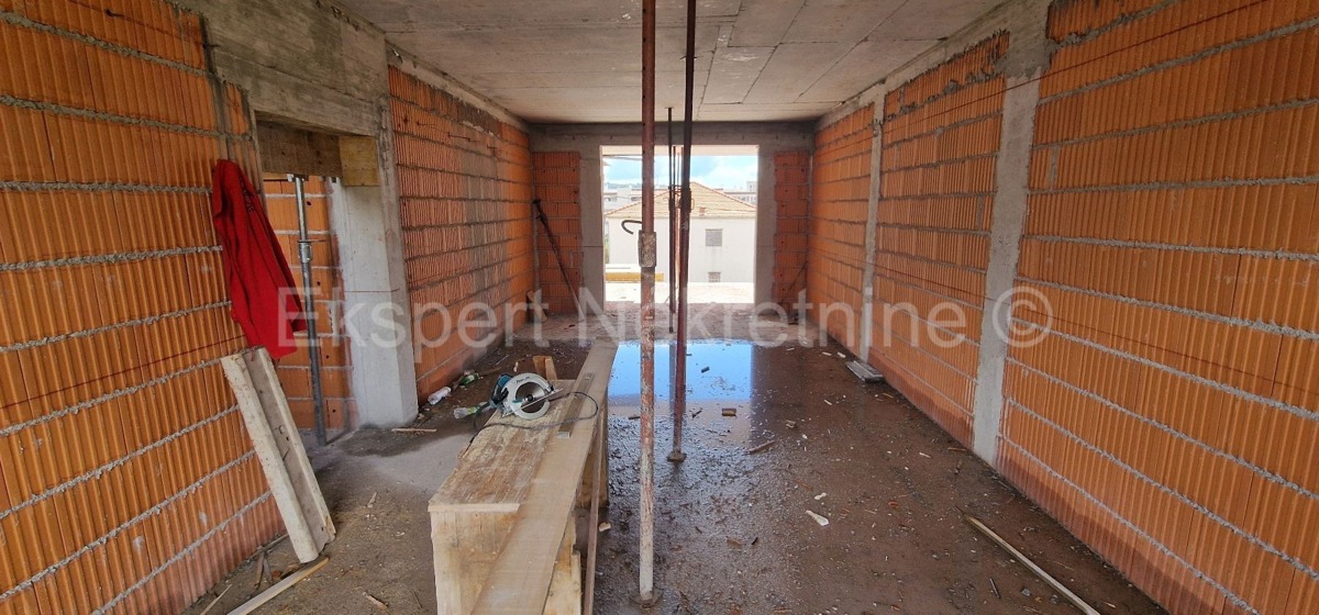 Trogir, 1-bedroom apartment 51 m2, 1st floor, large loggia, new building, top location