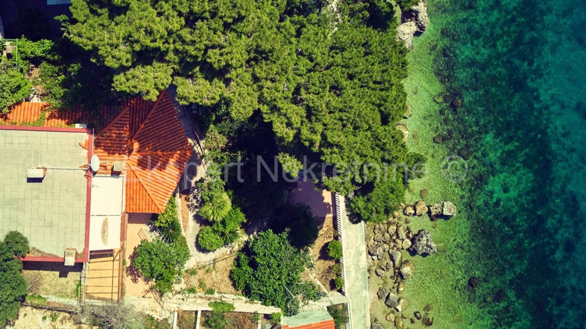 Stanići, casa indipendente 115m2, prima fila al mare, garage