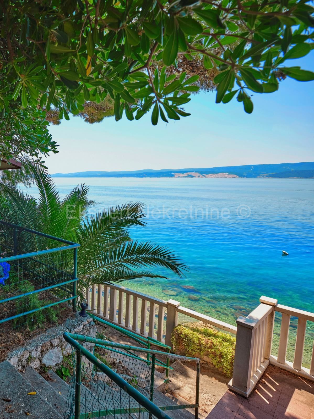 Stanići, casa indipendente 115m2, prima fila al mare, garage