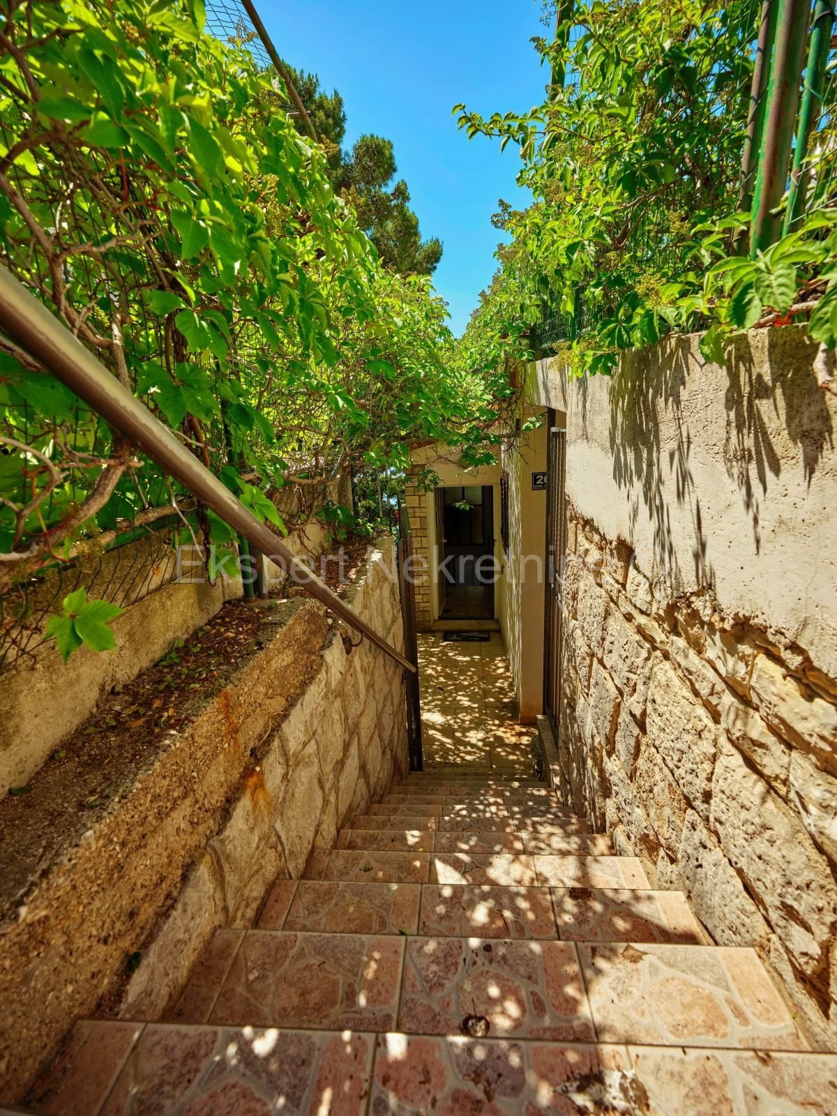 Stanići, casa indipendente 115m2, prima fila al mare, garage
