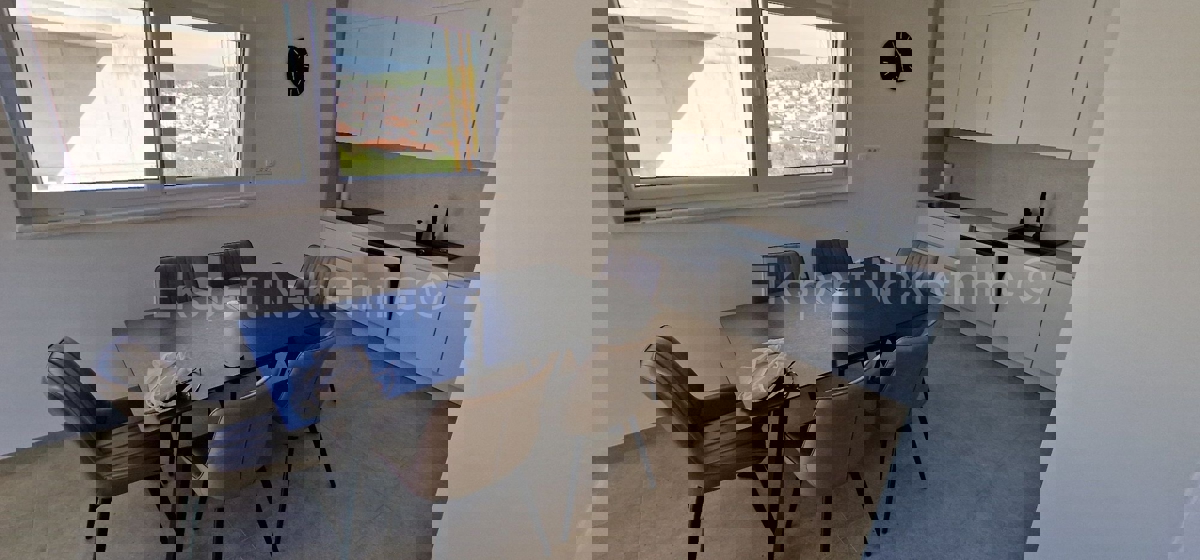 Čiovo, Okrug G, 2-bedroom apartment 75 m2, newly built, large terrace, 250 m from the sea