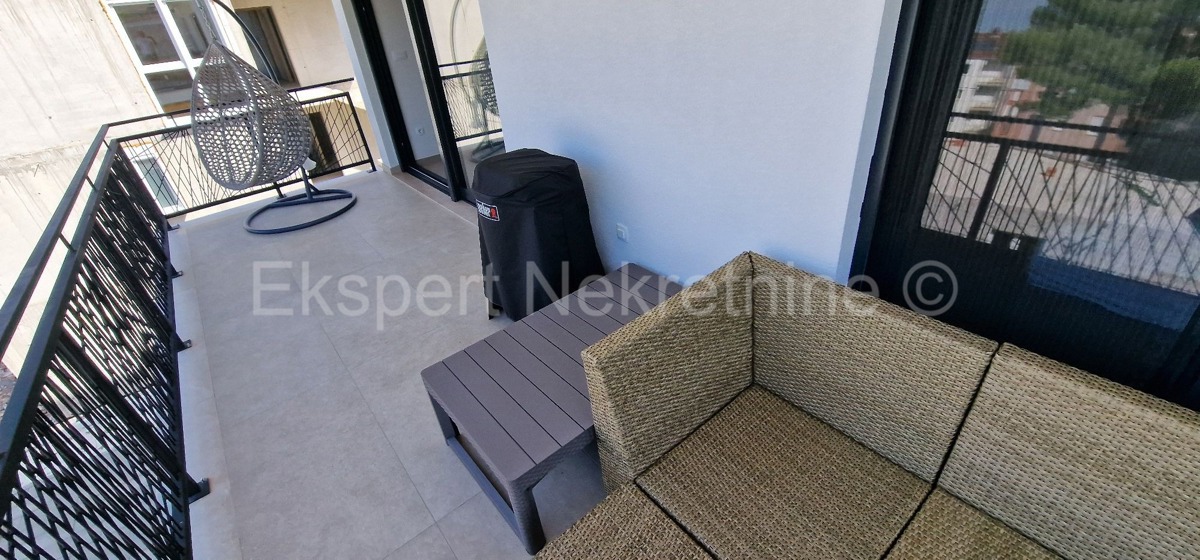 Čiovo, Okrug G, 2-bedroom apartment 75 m2, newly built, large terrace, 250 m from the sea