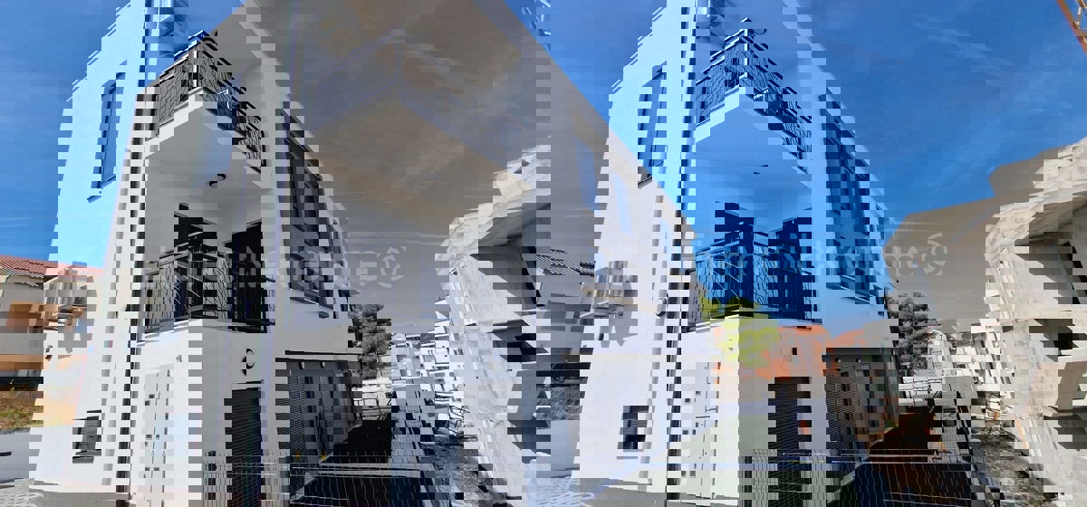 Čiovo, Okrug G, 2-bedroom apartment 75 m2, newly built, large terrace, 250 m from the sea