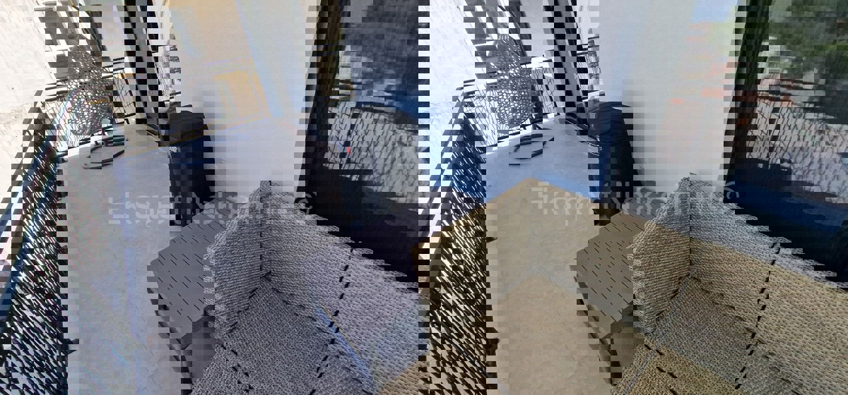 Čiovo, Okrug G, 2-bedroom apartment 75 m2, newly built, large terrace, 250 m from the sea