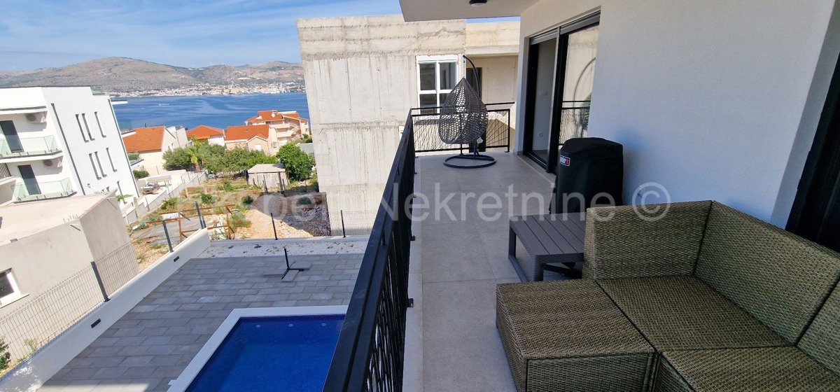 Čiovo, Okrug G, 2-bedroom apartment 75 m2, newly built, large terrace, 250 m from the sea