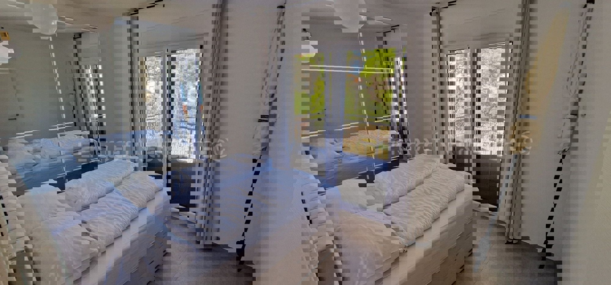 Čiovo, Okrug G, 2-bedroom apartment 75 m2, newly built, large terrace, 250 m from the sea