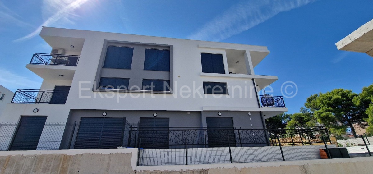 Čiovo, Okrug G, 2-bedroom apartment 75 m2, newly built, large terrace, 250 m from the sea