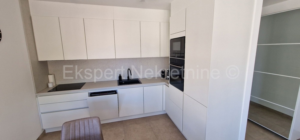 Čiovo, Okrug G, 2-bedroom apartment 75 m2, newly built, large terrace, 250 m from the sea