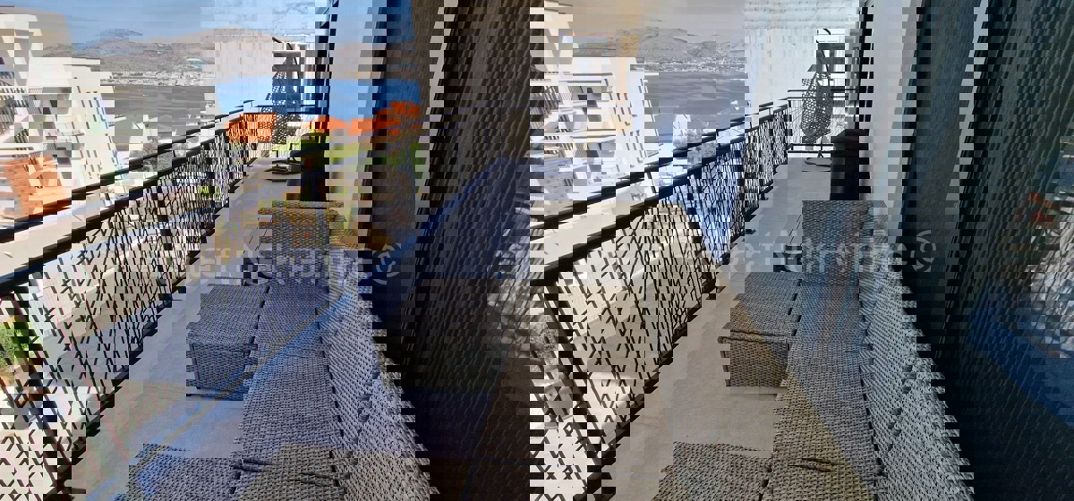 Čiovo, Okrug G, 2-bedroom apartment 75 m2, newly built, large terrace, 250 m from the sea