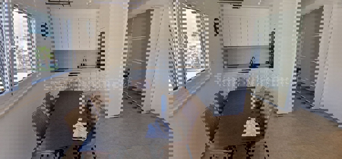 Čiovo, Okrug G, 2-bedroom apartment 75 m2, newly built, large terrace, 250 m from the sea