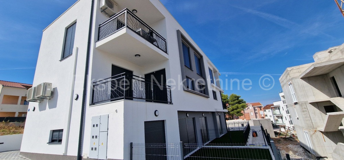 Čiovo, Okrug G, 2-bedroom apartment 75 m2, newly built, large terrace, 250 m from the sea