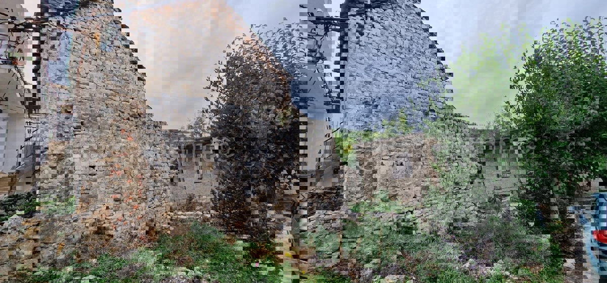 Marina, Center, old stone house 70 m2 + 80m2 unfinished, needs renovation