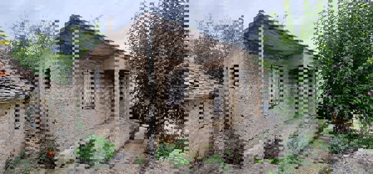 Marina, Center, old stone house 70 m2 + 80m2 unfinished, needs renovation