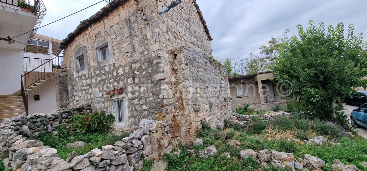 Marina, Center, old stone house 70 m2 + 80m2 unfinished, needs renovation