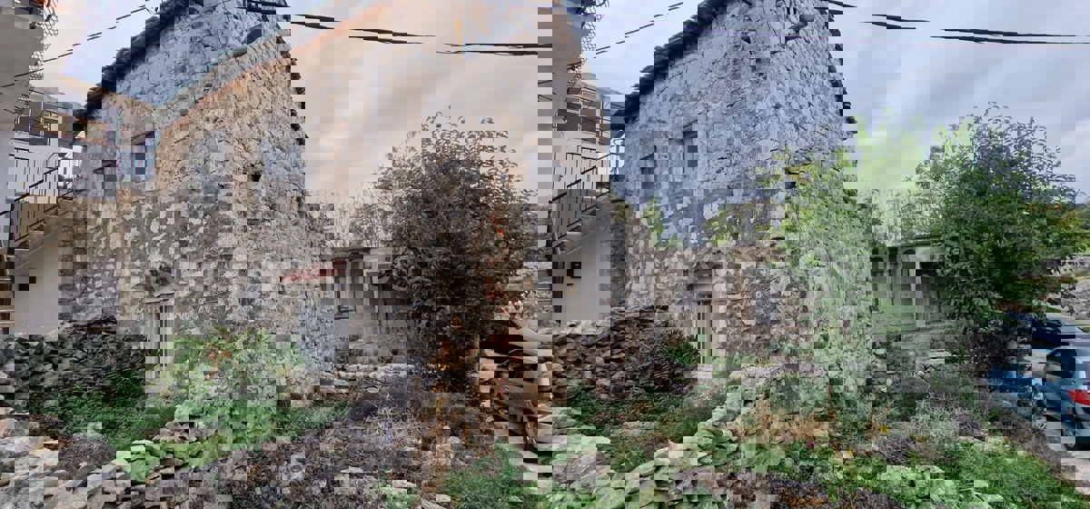 Marina, Center, old stone house 70 m2 + 80m2 unfinished, needs renovation