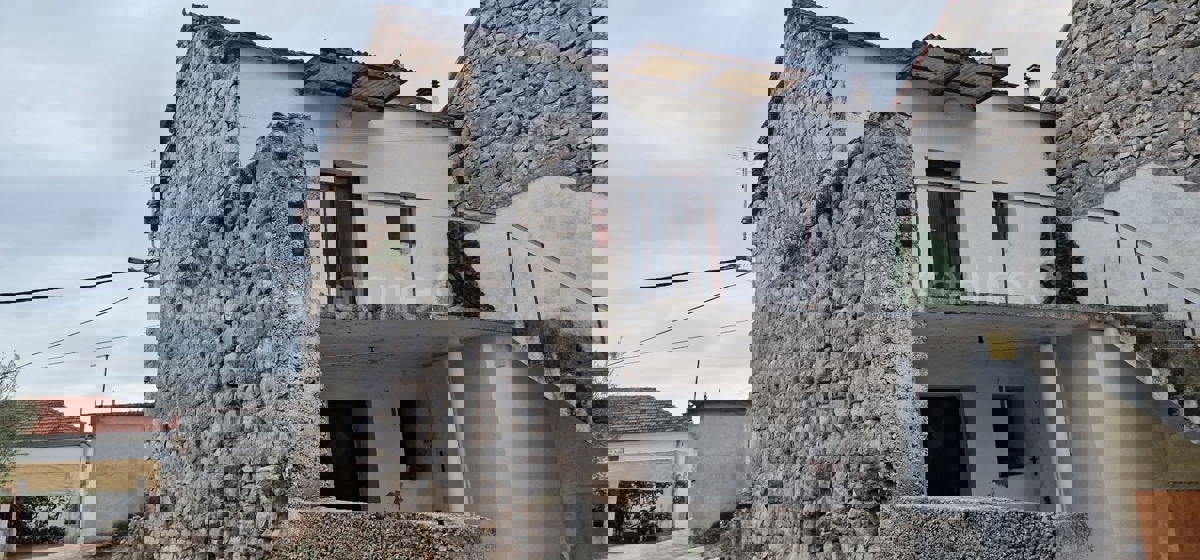 Marina, Center, old stone house 70 m2 + 80m2 unfinished, needs renovation