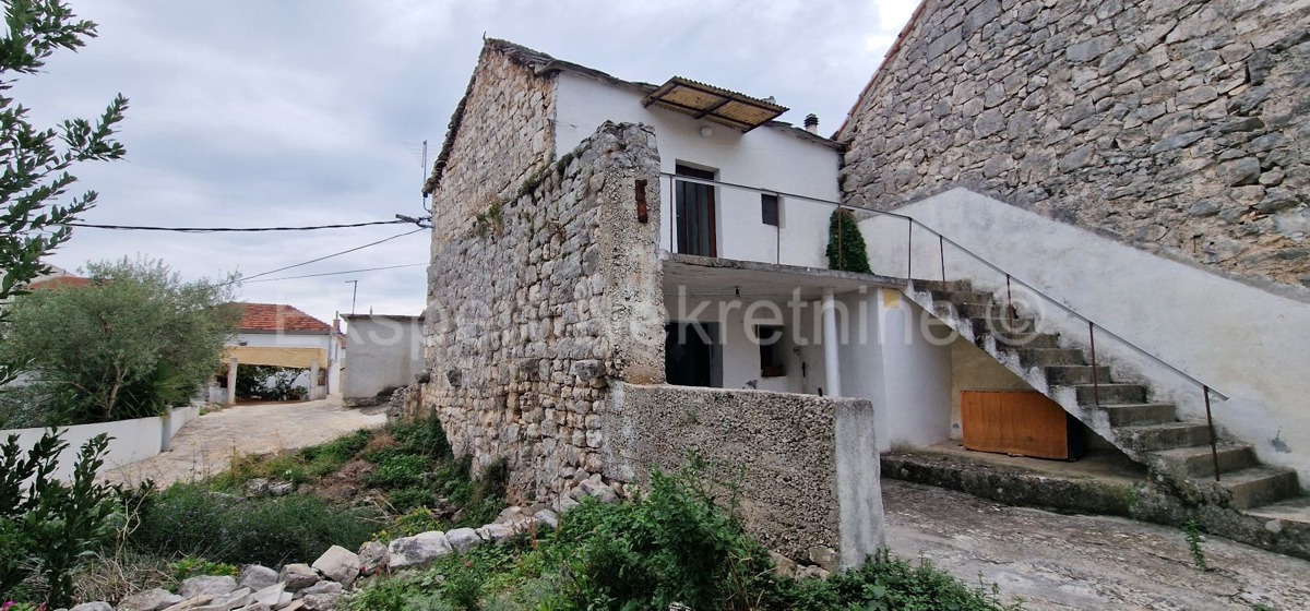Marina, Center, old stone house 70 m2 + 80m2 unfinished, needs renovation