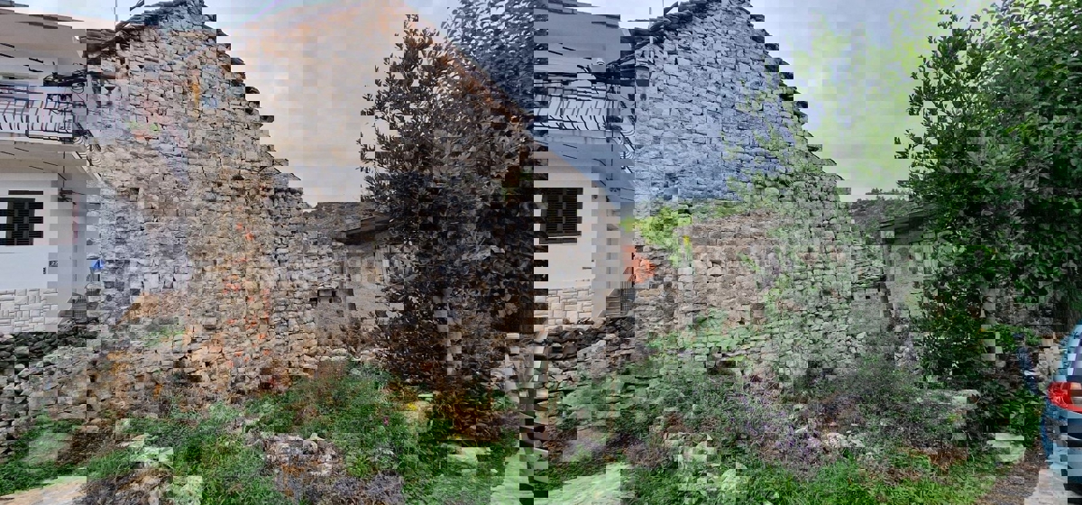 Marina, Center, old stone house 70 m2 + 80m2 unfinished, needs renovation