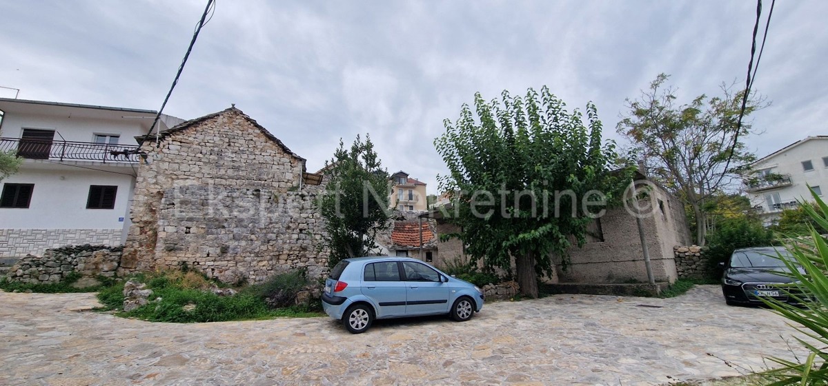 Marina, Center, old stone house 70 m2 + 80m2 unfinished, needs renovation