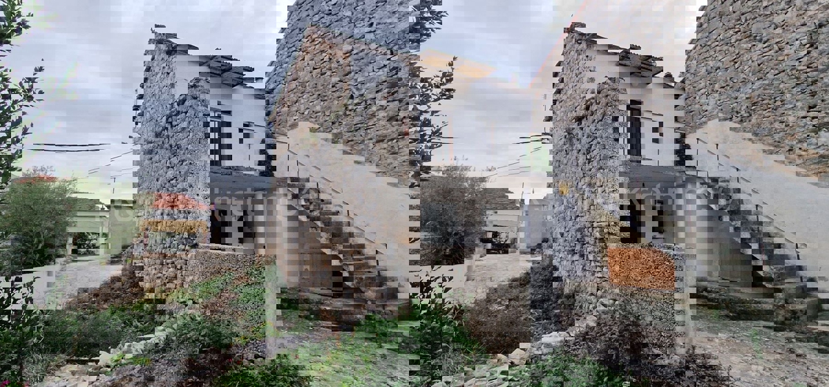 Marina, Center, old stone house 70 m2 + 80m2 unfinished, needs renovation