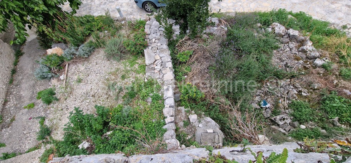 Marina, Center, old stone house 70 m2 + 80m2 unfinished, needs renovation