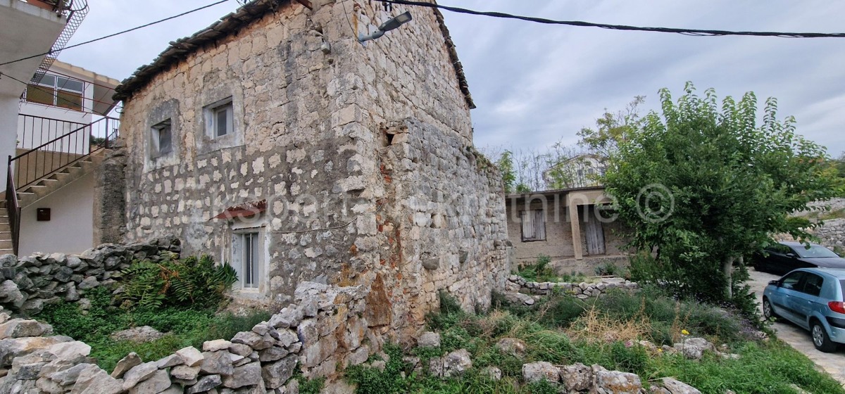 Marina, Center, old stone house 70 m2 + 80m2 unfinished, needs renovation