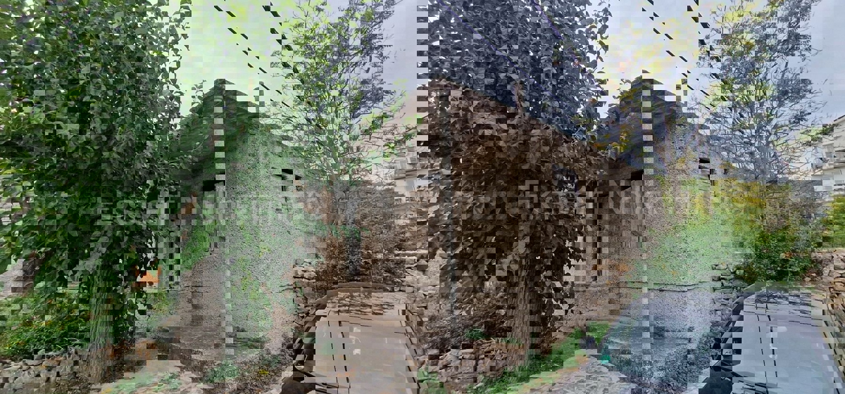 Marina, Center, old stone house 70 m2 + 80m2 unfinished, needs renovation