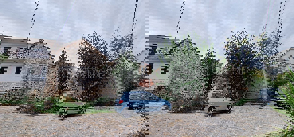 Marina, Center, old stone house 70 m2 + 80m2 unfinished, needs renovation