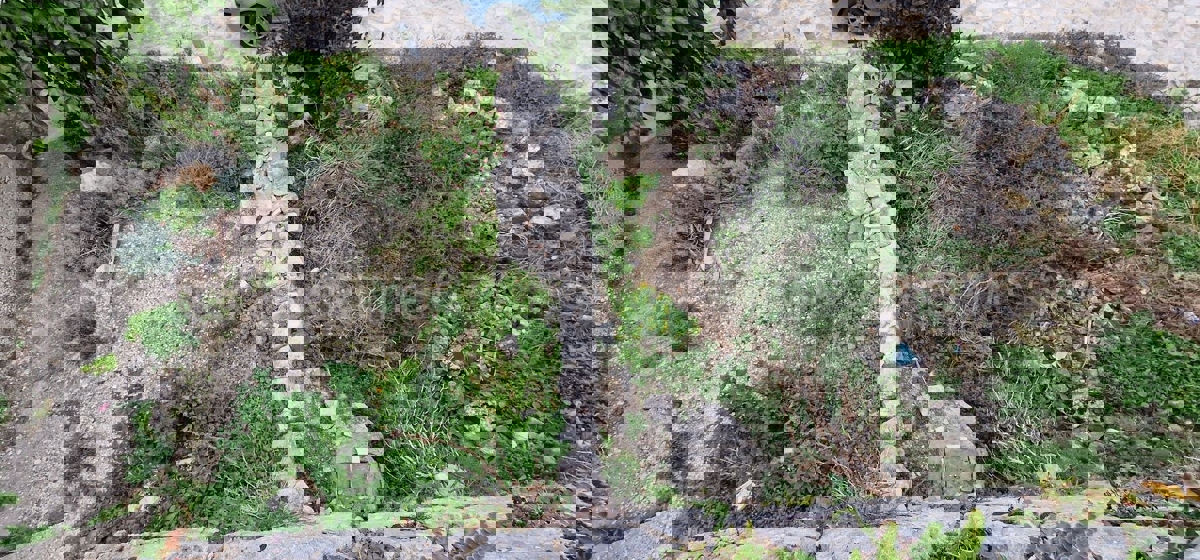 Marina, Center, old stone house 70 m2 + 80m2 unfinished, needs renovation