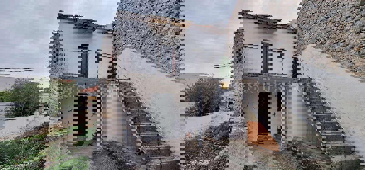 Marina, Center, old stone house 70 m2 + 80m2 unfinished, needs renovation