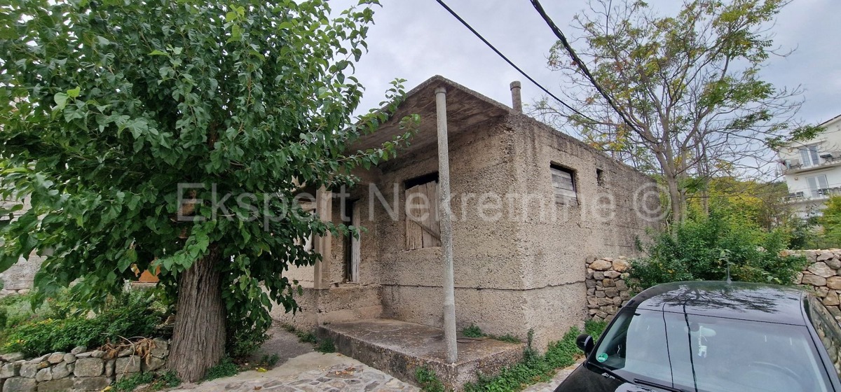Marina, Center, old stone house 70 m2 + 80m2 unfinished, needs renovation