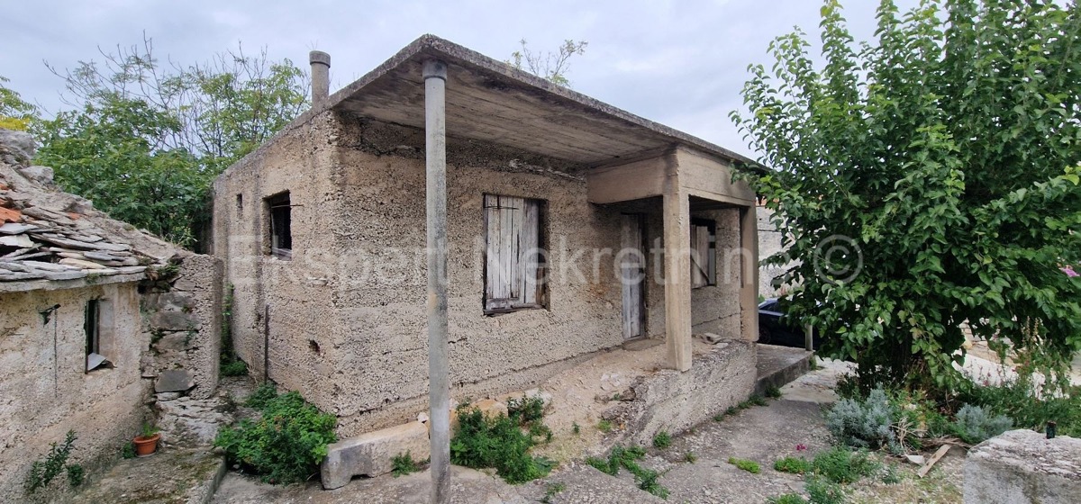 Marina, Center, old stone house 70 m2 + 80m2 unfinished, needs renovation