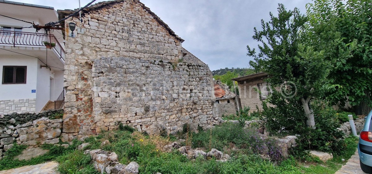 Marina, Center, old stone house 70 m2 + 80m2 unfinished, needs renovation